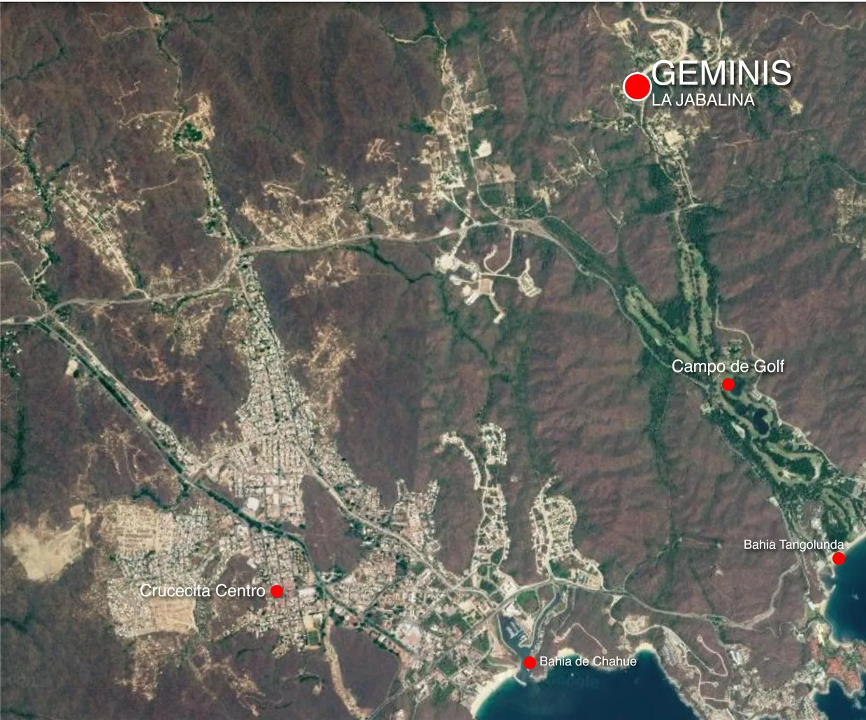 Mapa satelital con la ubicación orientativa de GEMINIS en La Jabalina, respecto a La Crucecita, Bahía Chahué, Tangolunda y el campo de golf